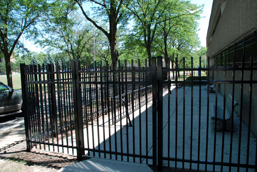 ornamental-aluminum-fencing Ornamental aluminum fencing installation for residential property in Toledo Ohio